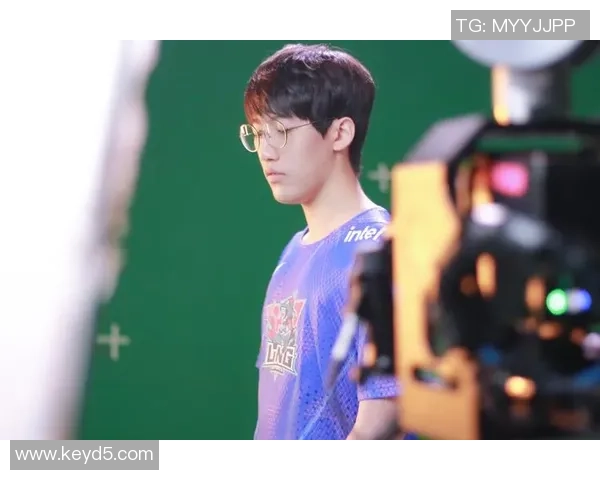 LNG战队在冠军杯积分榜上以100分稳居第一展现强大实力 LNG战队在冠军杯积分榜上以100分稳居第一展现强大实力